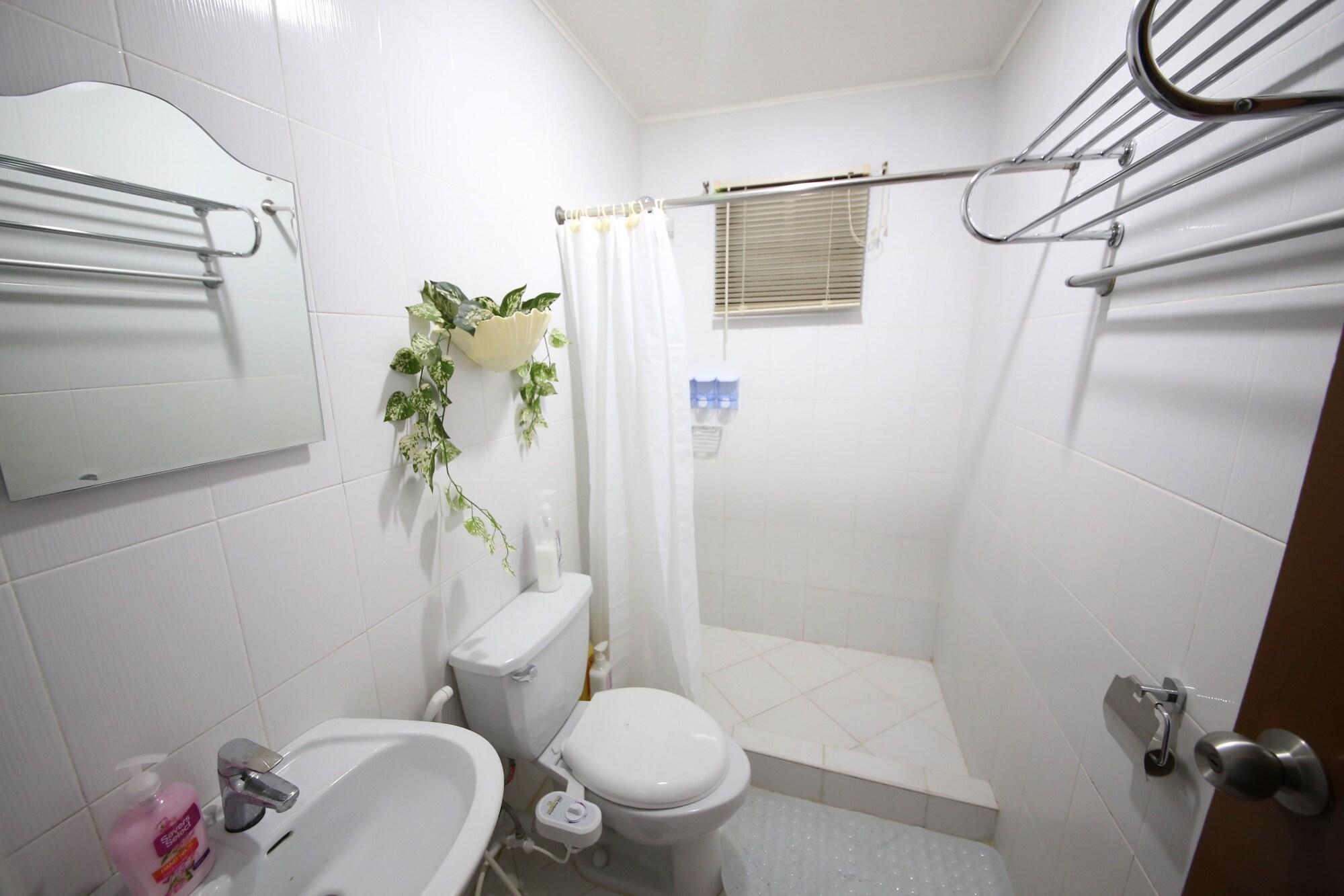 Dee Guesthouse White Sands Lapu-Lapu City Bagian luar foto