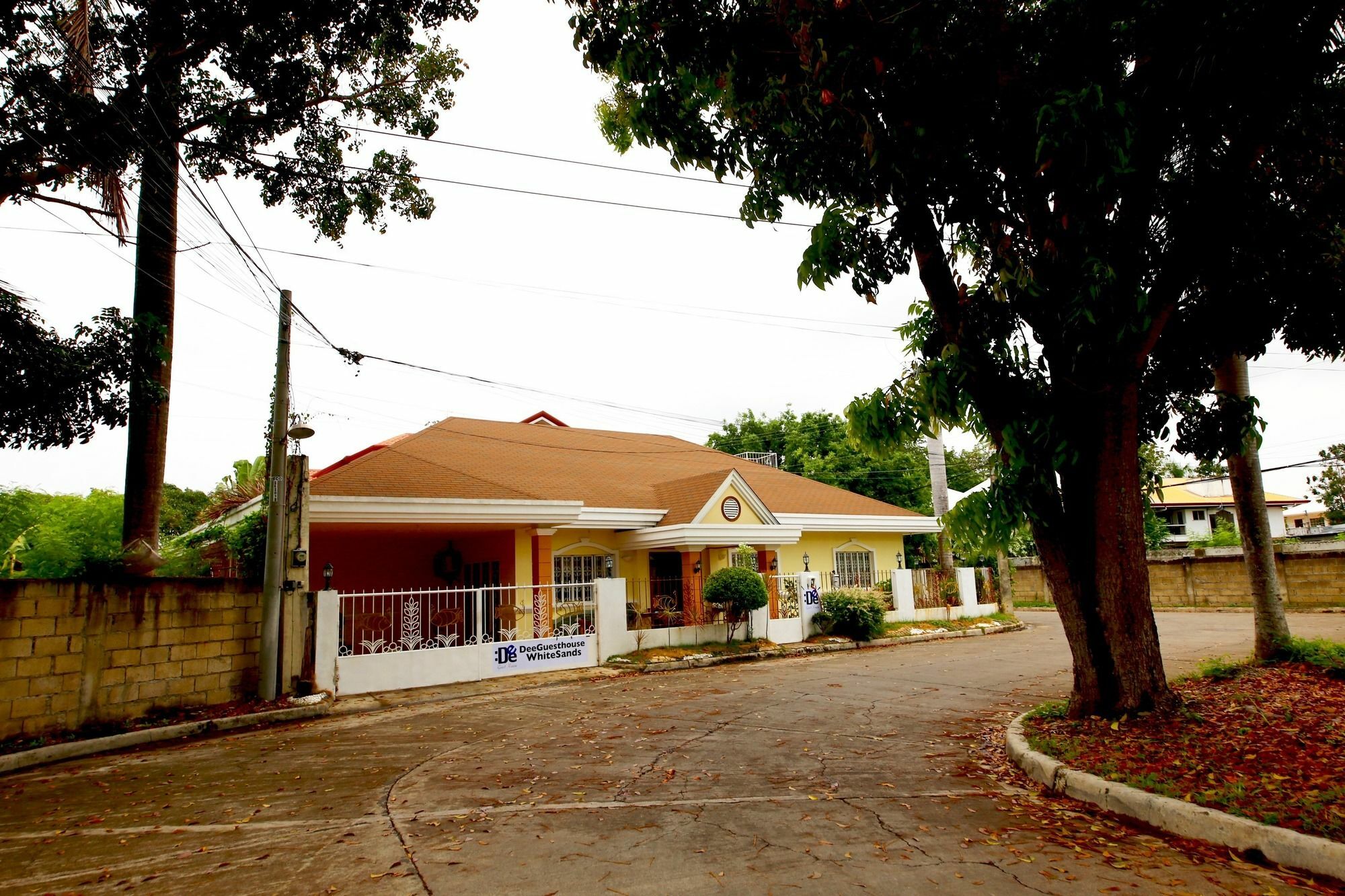 Dee Guesthouse White Sands Lapu-Lapu City Bagian luar foto