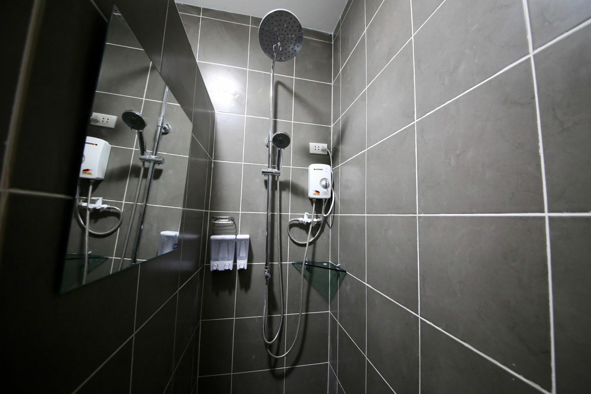 Dee Guesthouse White Sands Lapu-Lapu City Bagian luar foto